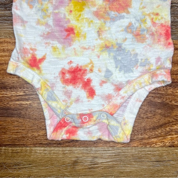 Old Navy Baby Girls Long Sleeve Ruffle Trim Tie Dye Bodysuit, Size 3-6M - Picture 6 of 10